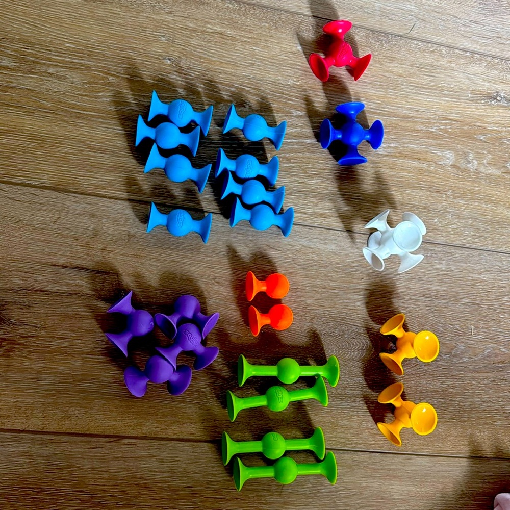 Squigz